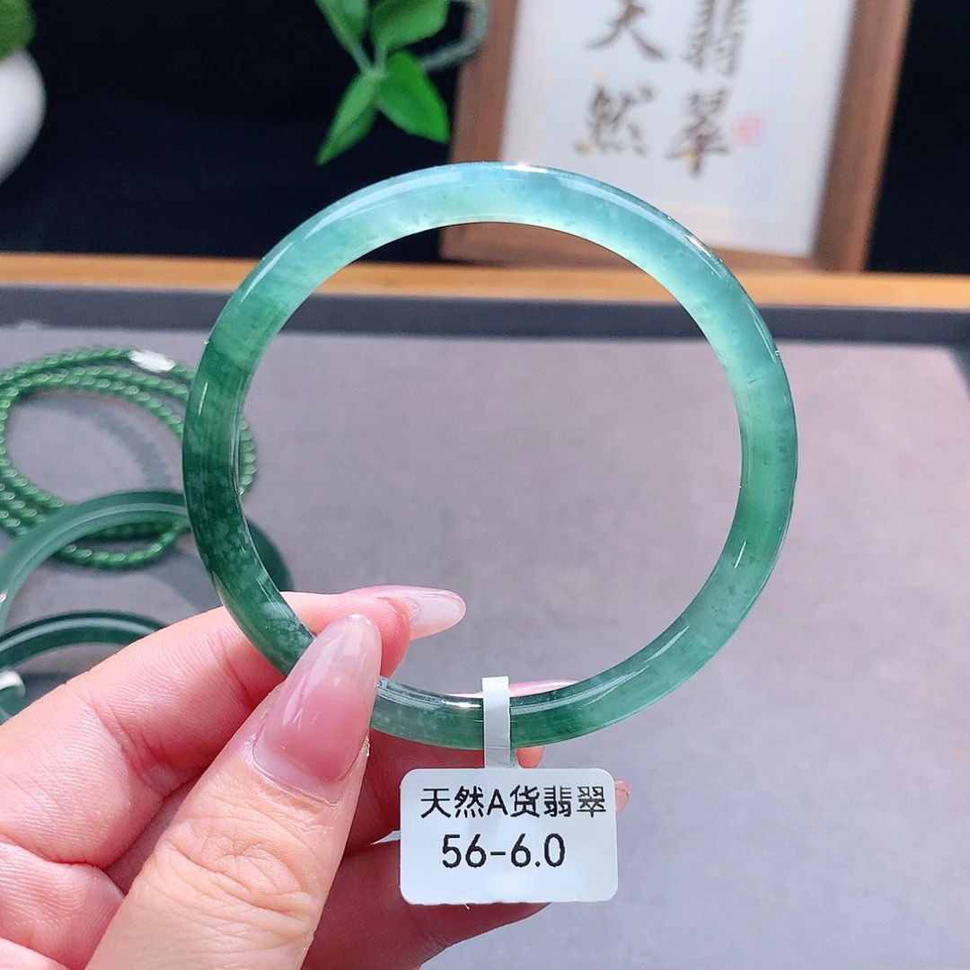 未镶嵌手镯（圆镯）翡翠