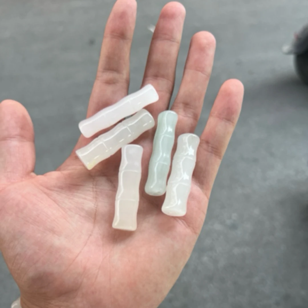 【天山翠竹节吊坠】新疆纯天然玉石百搭时尚 多样性发货 拍一发一