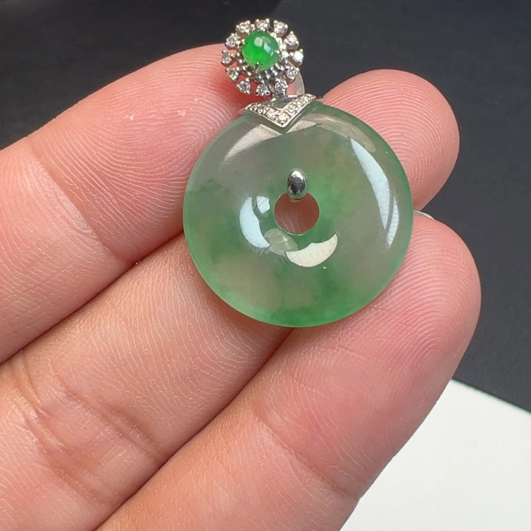 翡翠18K金镶嵌颈饰圈