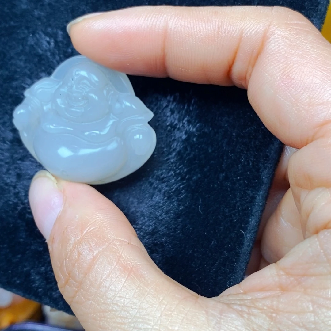 石英质玉（黄龙玉）未镶嵌颈饰