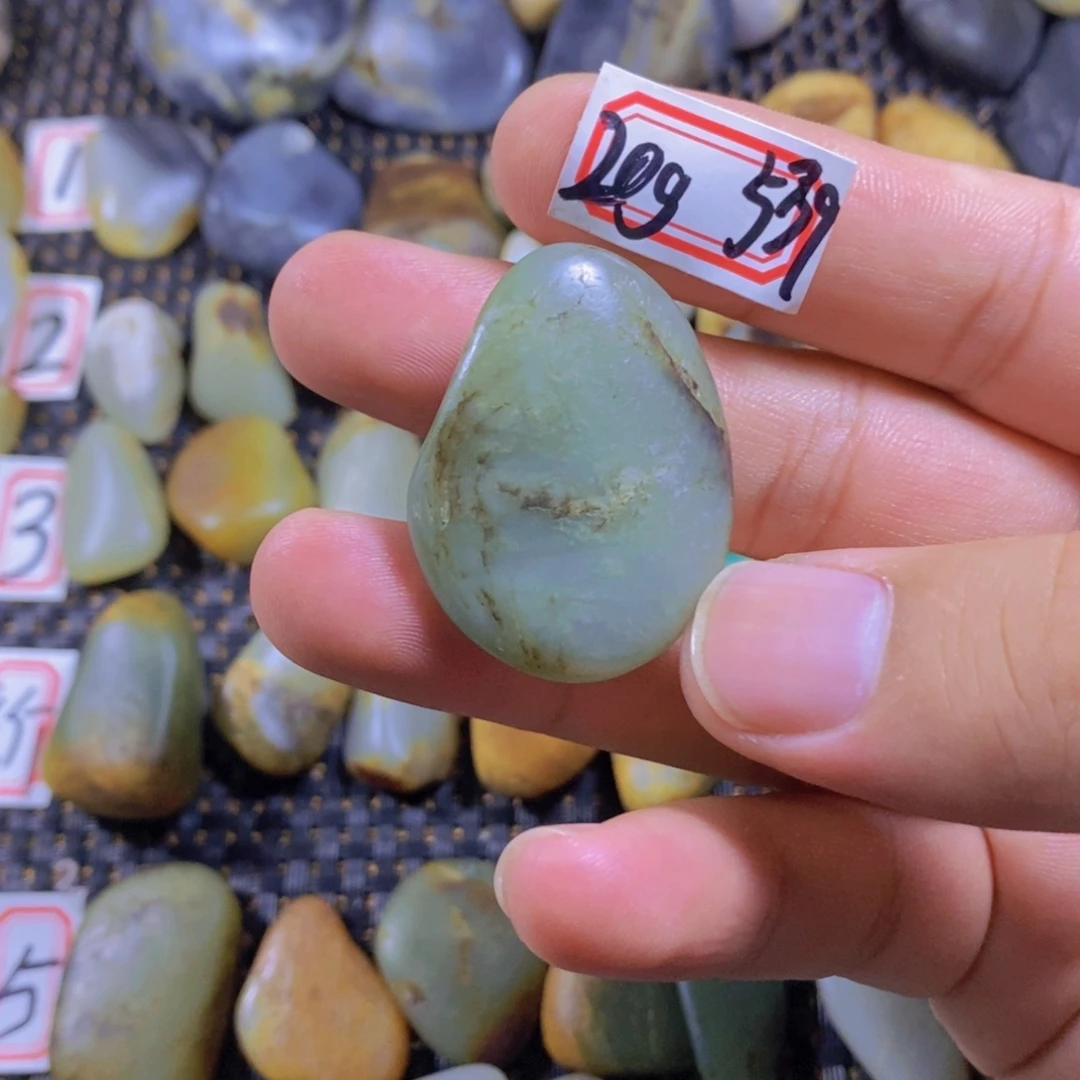 颈饰未镶嵌和田玉（糖玉）