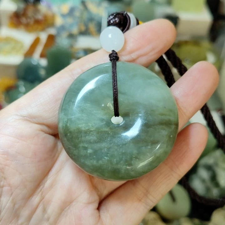 岫玉未镶嵌平安扣