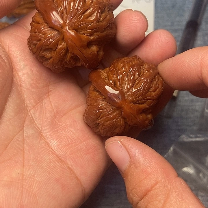 刘***军吊坠文玩核桃白38