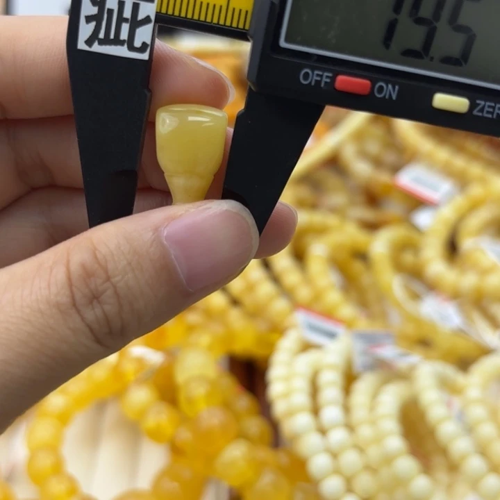 未镶嵌琥珀珠宝奇石