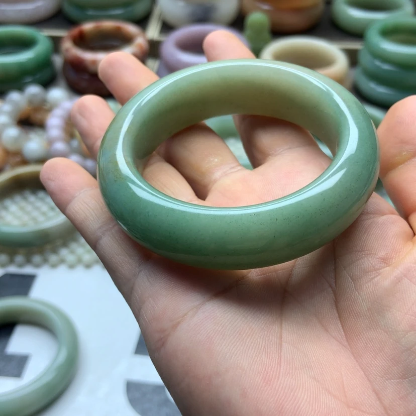 【闪购商品】石英质玉手镯未镶嵌小****?