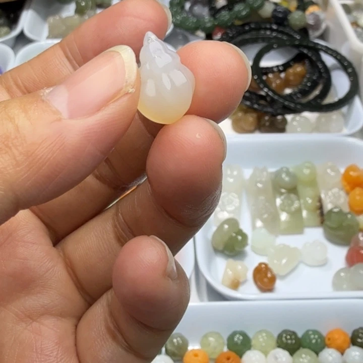 和田玉未镶嵌珠宝半成品