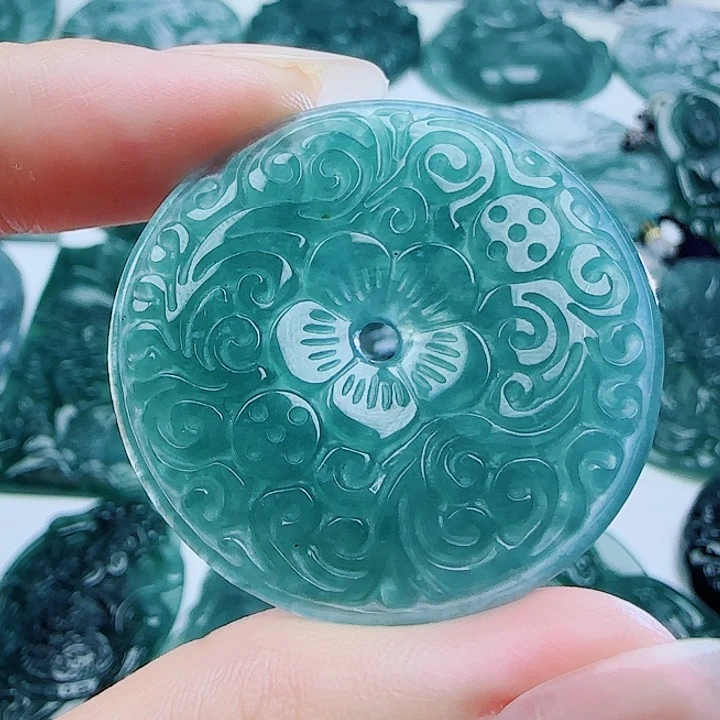 翡翠未镶嵌颈饰多样性发货天然的A货翡翠