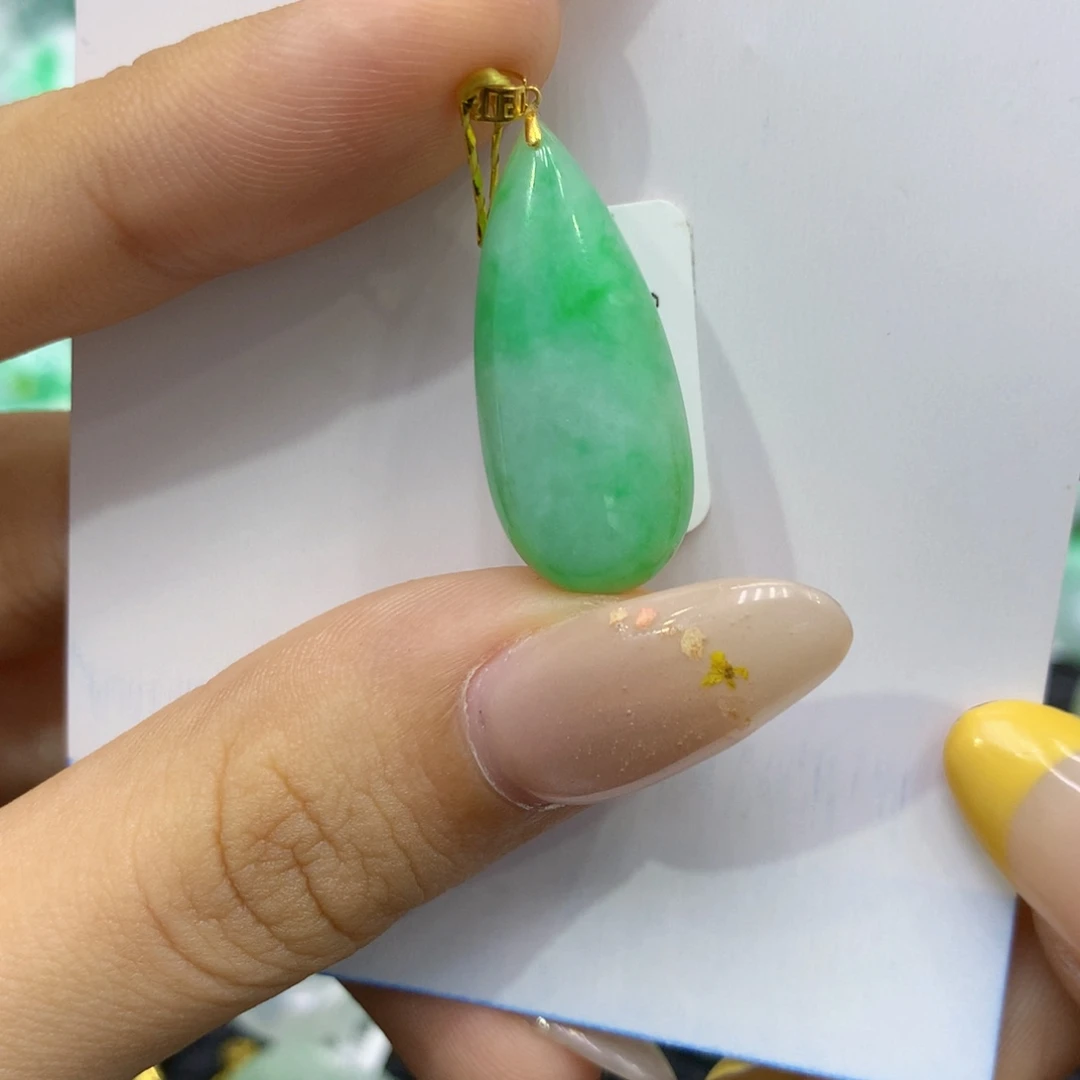 颈饰18K金镶嵌翡翠