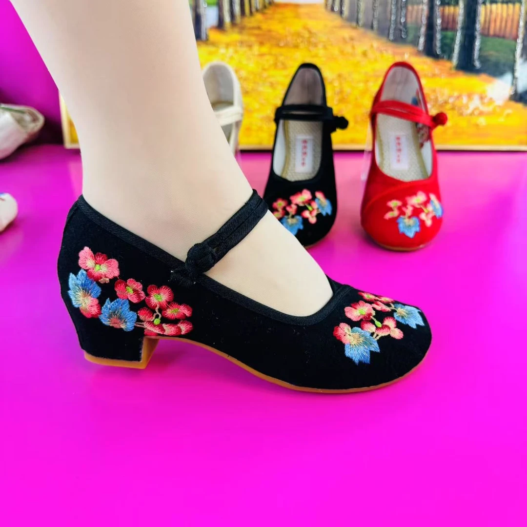 新款广场舞鞋绣花鞋女鞋民族透气妈妈跳舞红鞋北京布鞋增高汉服