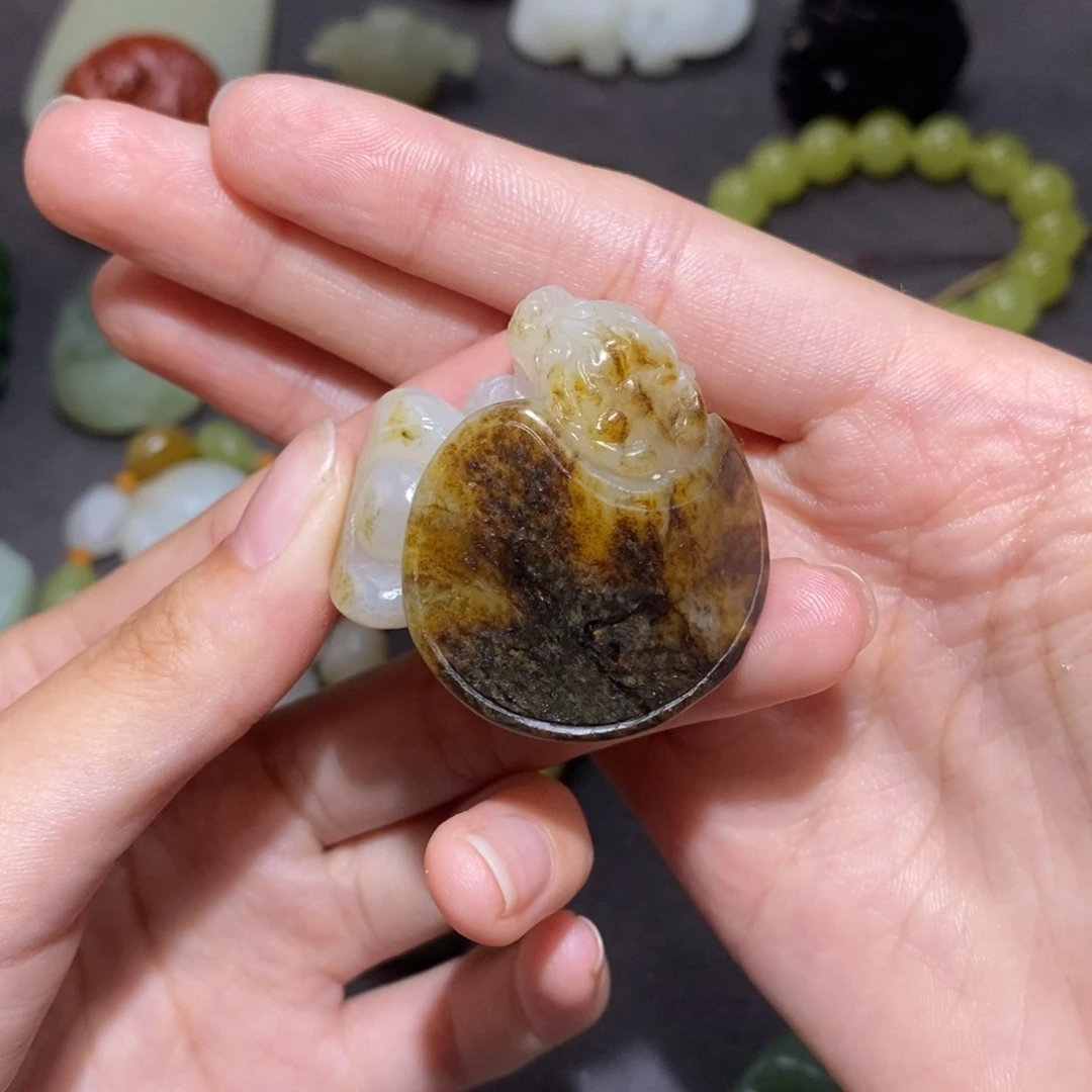 三***爷和田玉未镶嵌颈饰