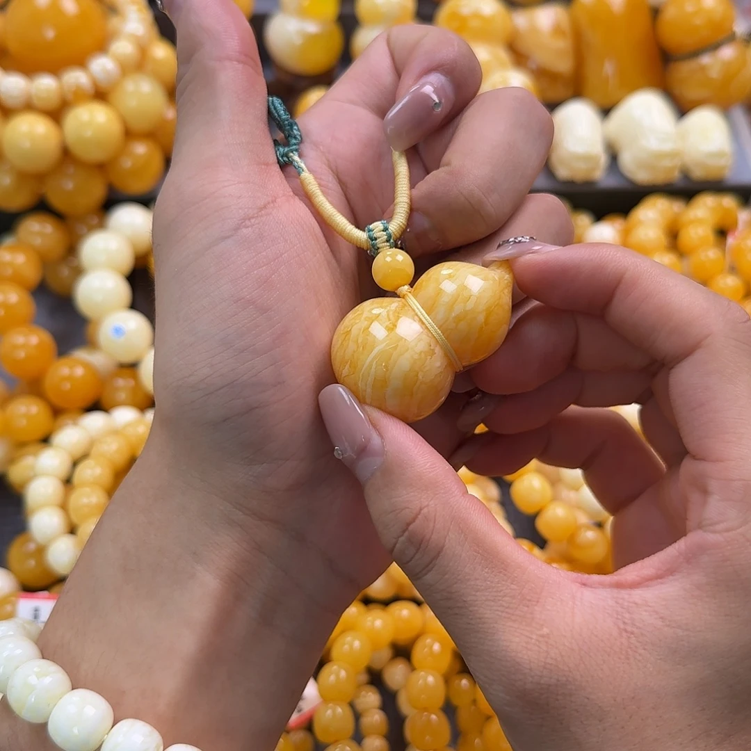 蜜蜡未镶嵌珠宝奇石