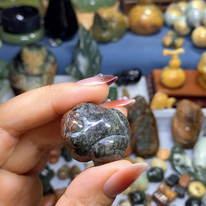 岫岩河磨玉（透闪石质玉）未镶嵌挂件通孔