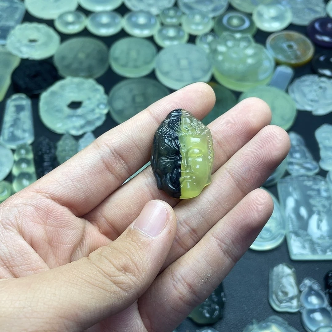 岫玉未镶嵌颈饰佛头