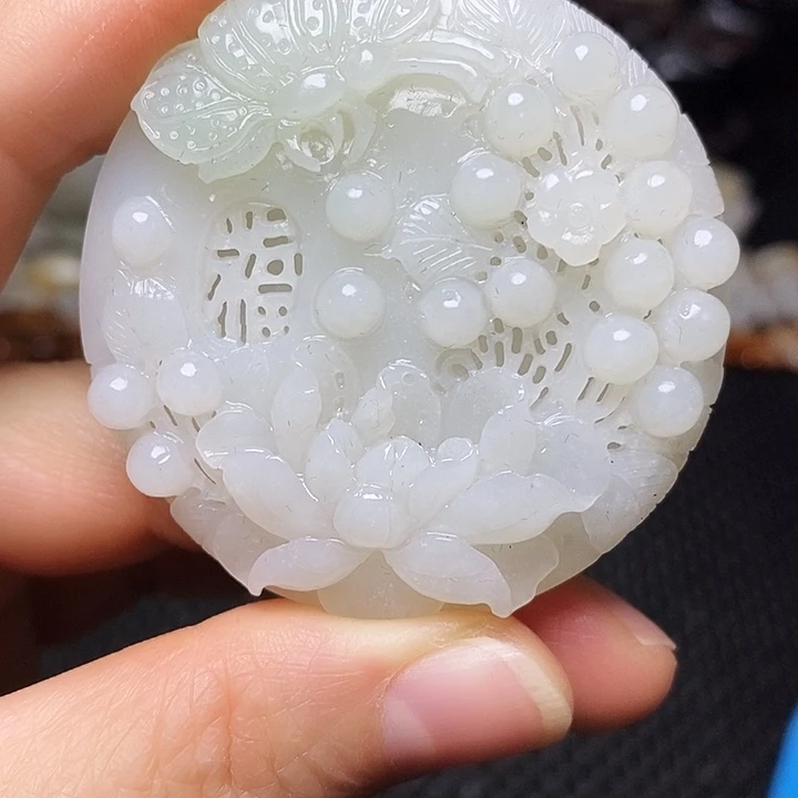 和***财和田玉未镶嵌颈饰