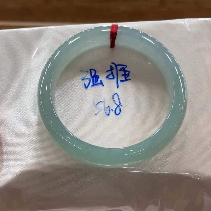 翡翠手镯未镶嵌翡翠