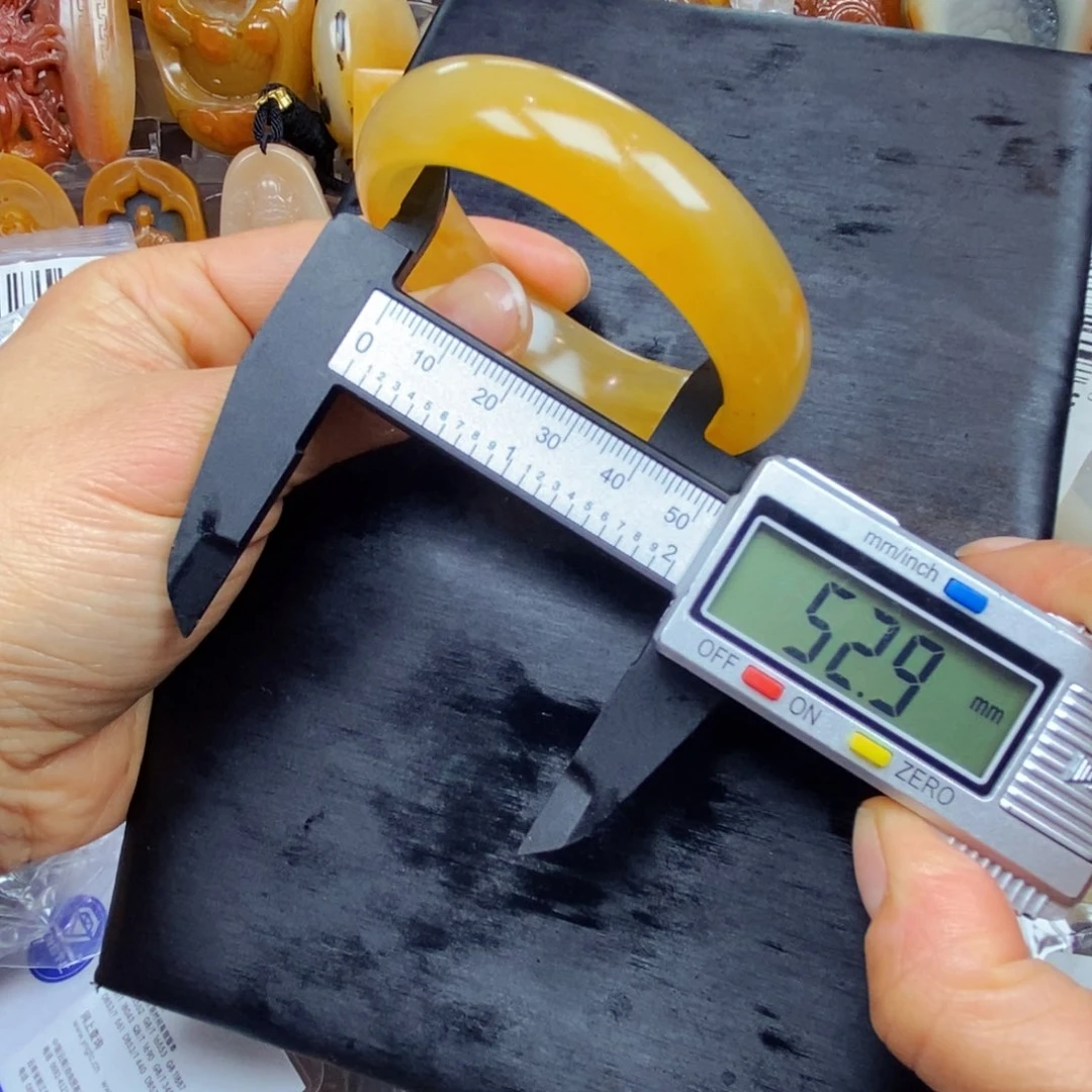 石英质玉（黄龙玉）颈饰未镶嵌