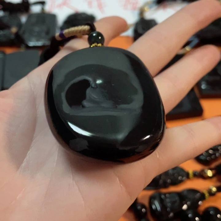 翡翠颈饰未镶嵌影**说