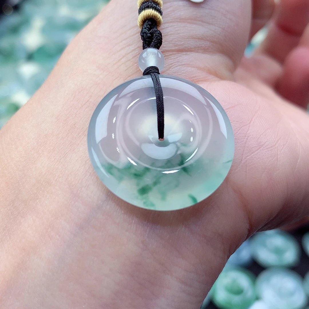 翡翠未镶嵌颈饰编号61。尺寸23.4-5.7