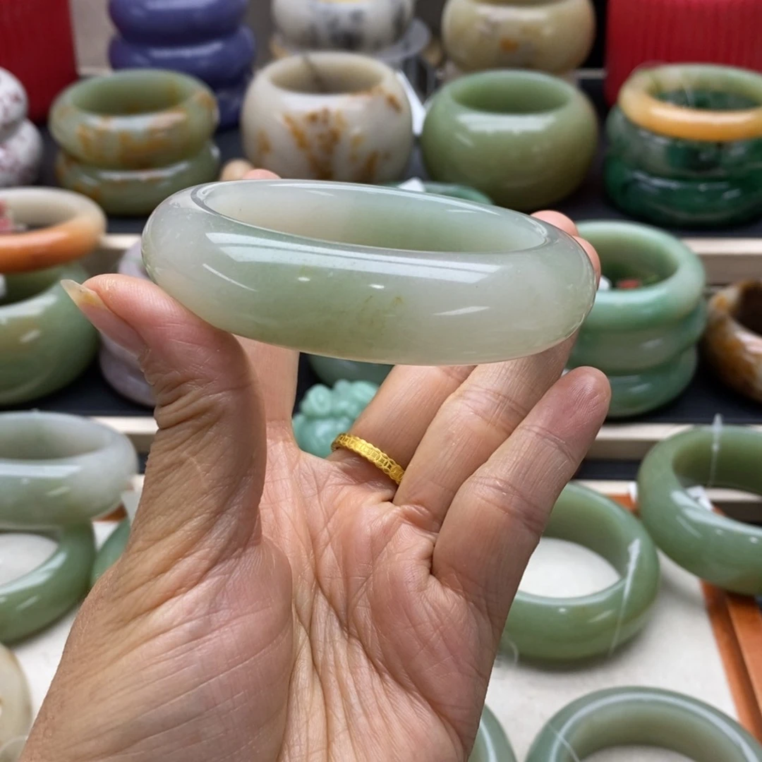 未镶嵌手镯石英质玉?****?