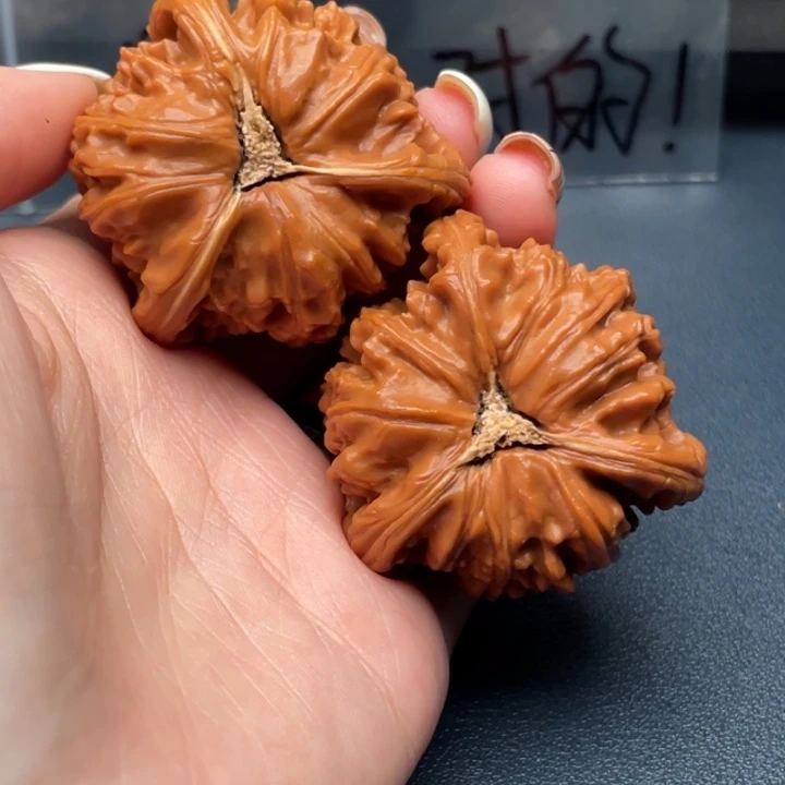 一***糖吊坠文玩核桃白狮子