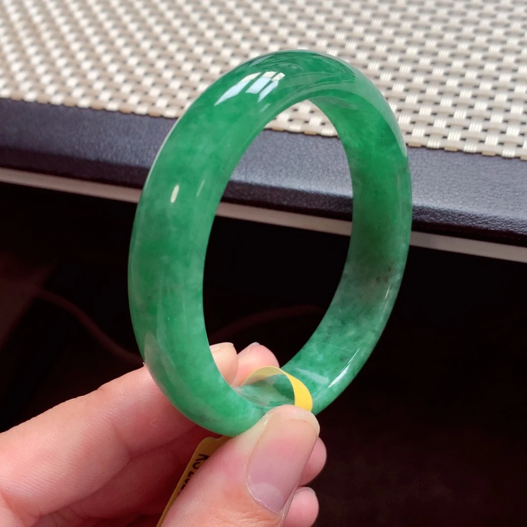 翡翠手镯未镶嵌缅甸翡翠