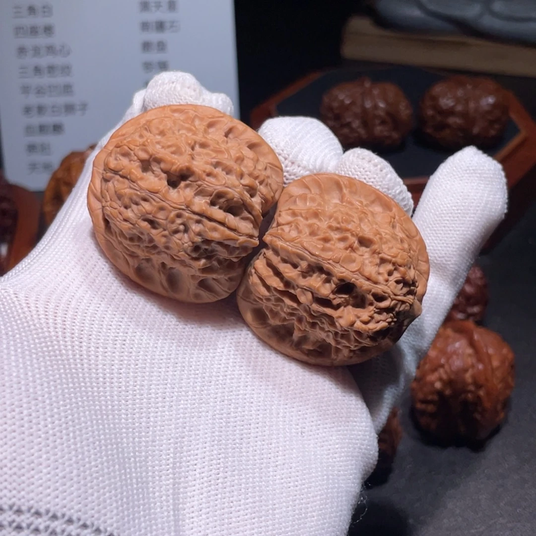 文玩核桃吊坠血麒麟3939，5933
