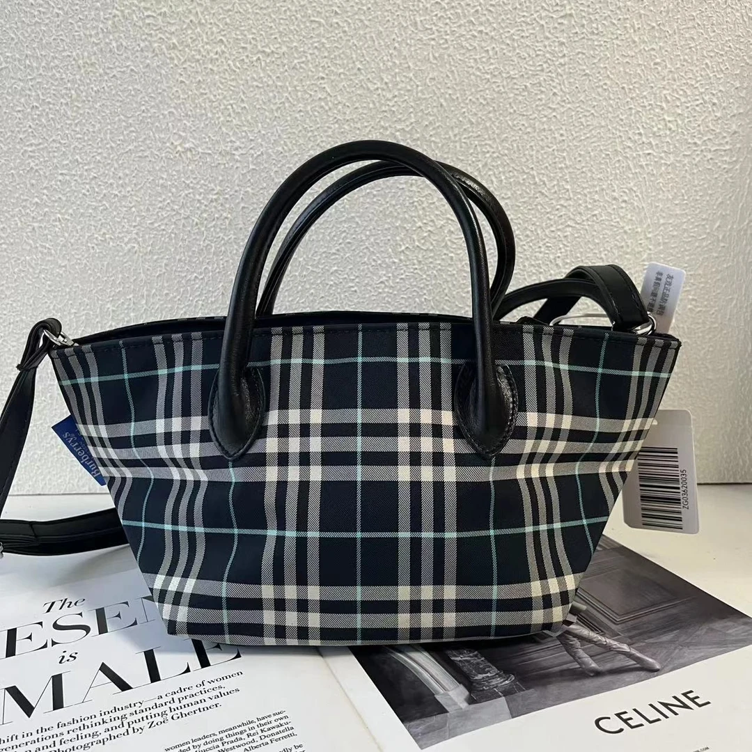 95新 BURBERRY/博柏利 XM/藏青色格纹小船手提斜跨包/ZG03620035