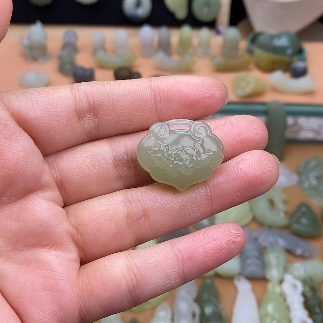 颈饰未镶嵌和田玉