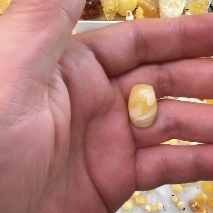 裸石琥珀未镶嵌悍*通珠