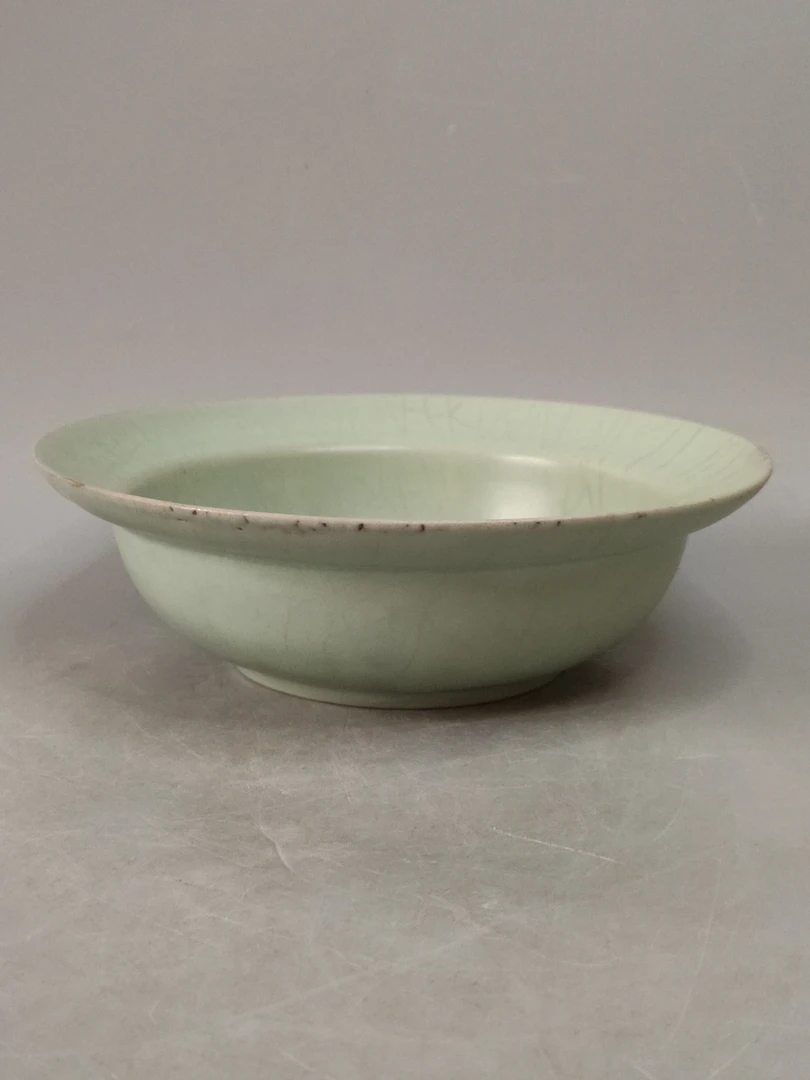 汝窑帽沿洗，口直径18.4cm，高5.5cm，釉色温润，旧藏，喜欢的来