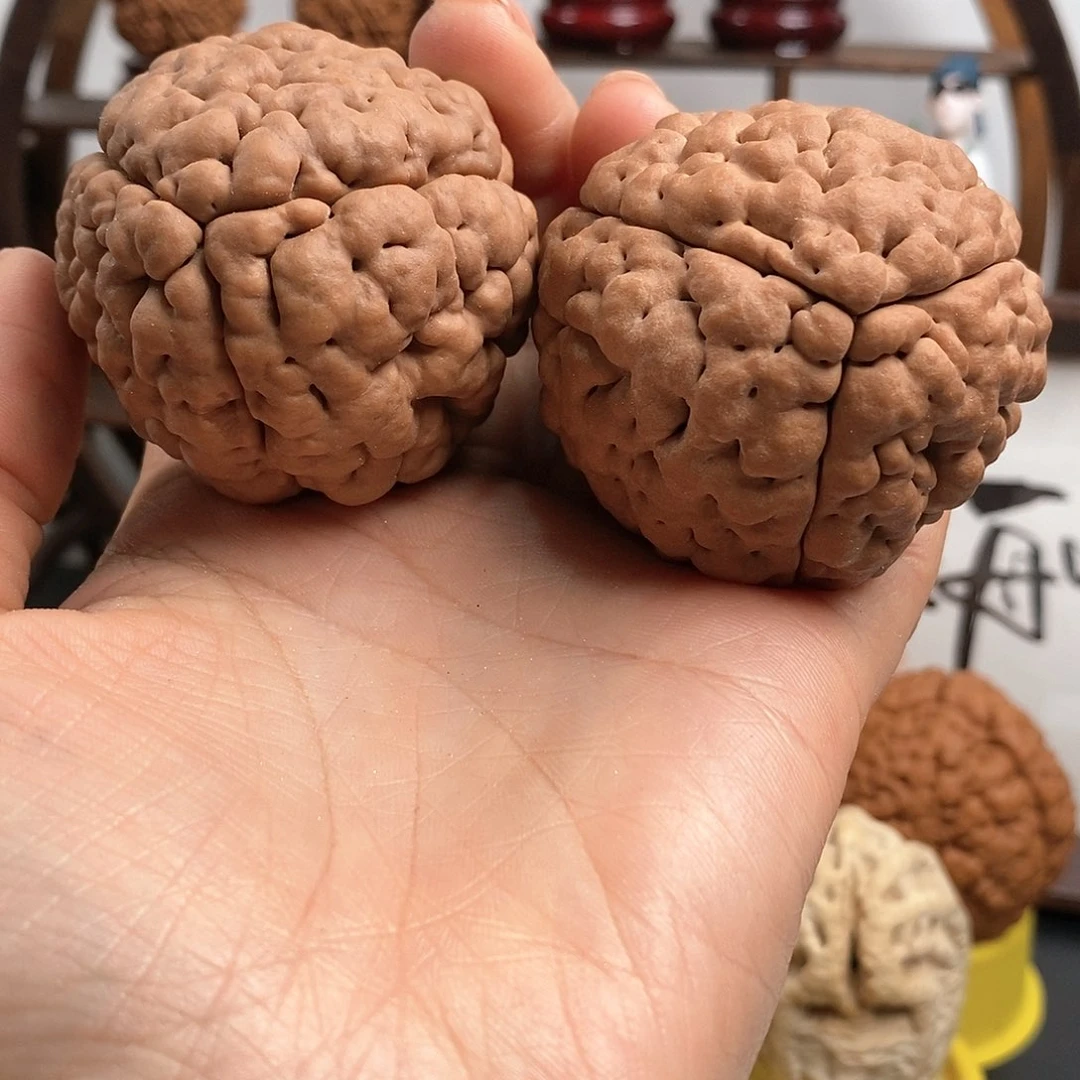 桃核把件三瓣脑纹金刚爆肉