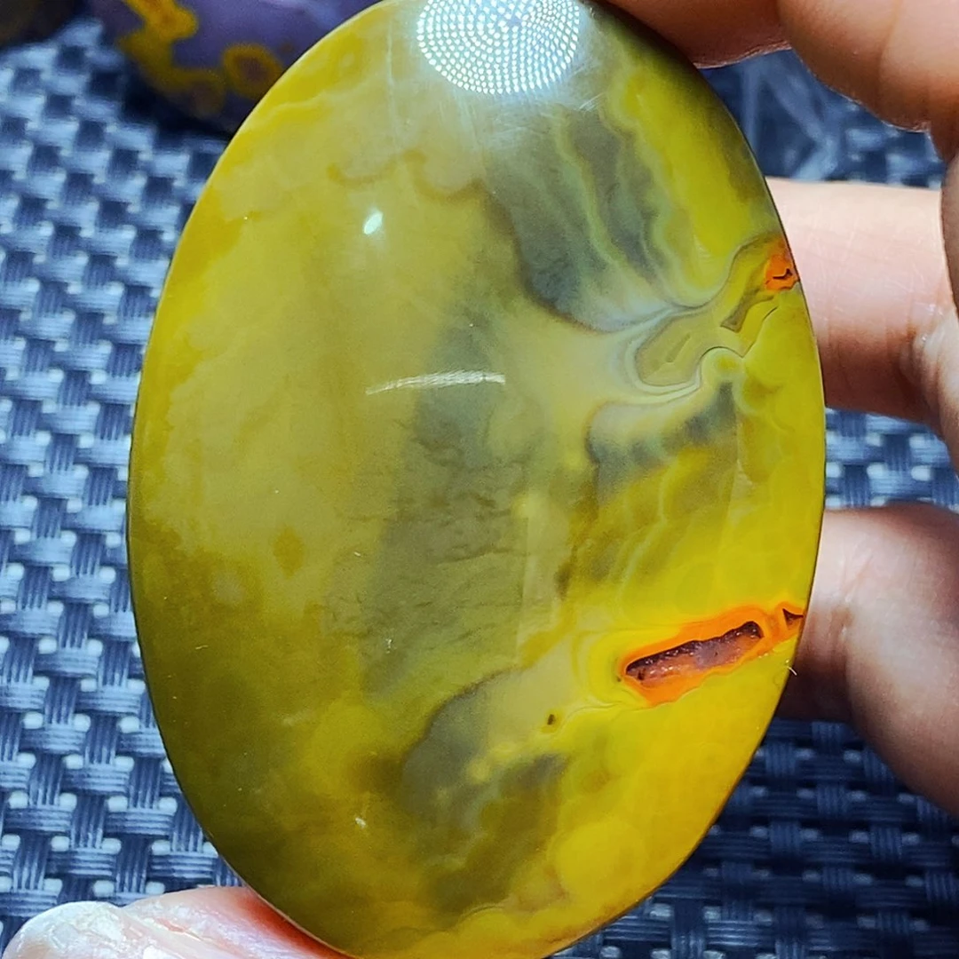 未镶嵌颈饰玛瑙/玉髓苏*
