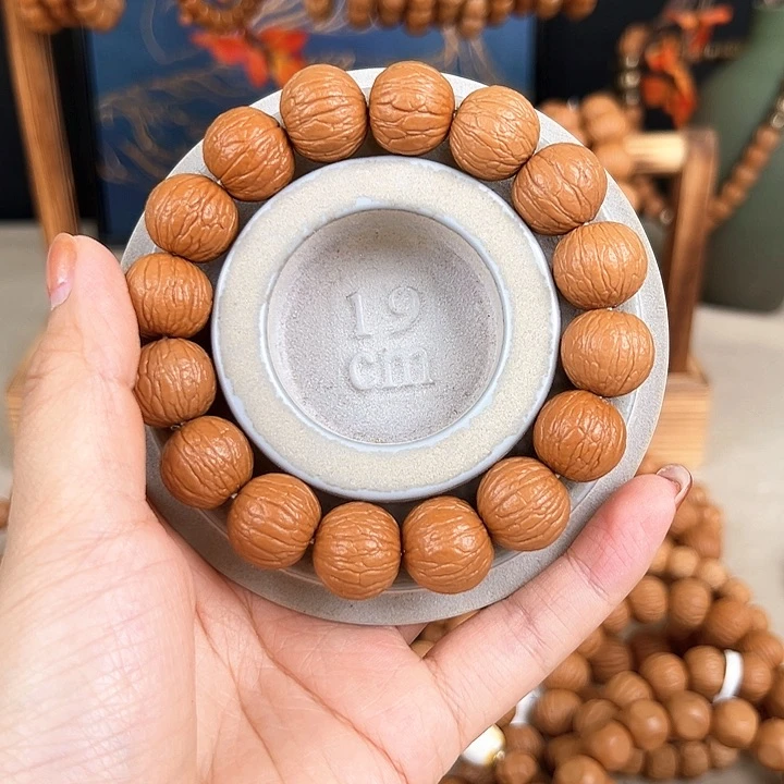 王***立猴头核桃吊坠聚宝盆