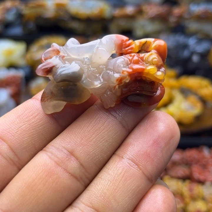 石英质玉（黄龙玉）未镶嵌颈饰