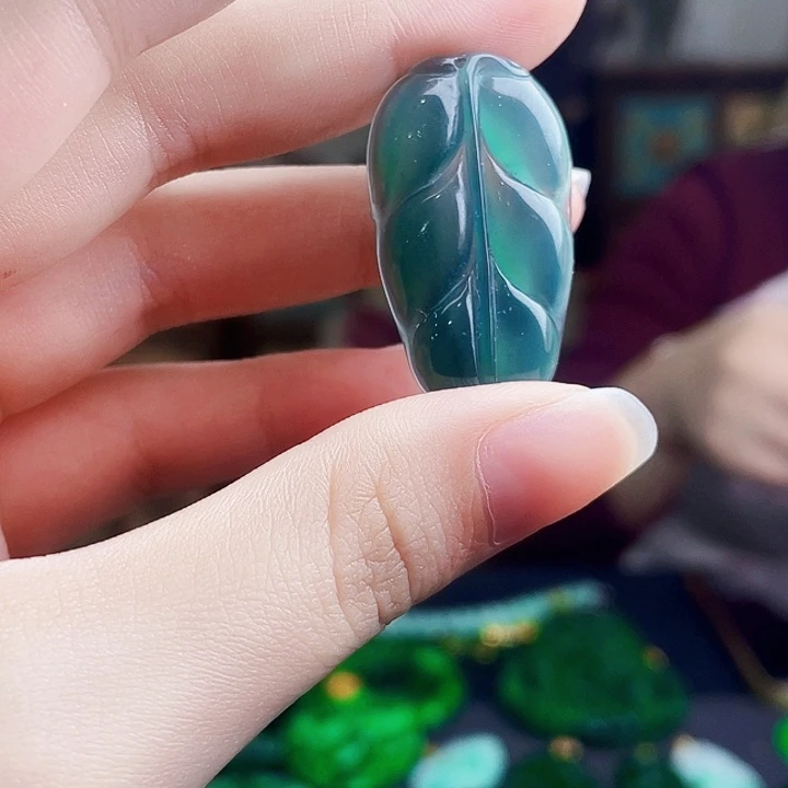 翡翠未镶嵌颈饰多样性