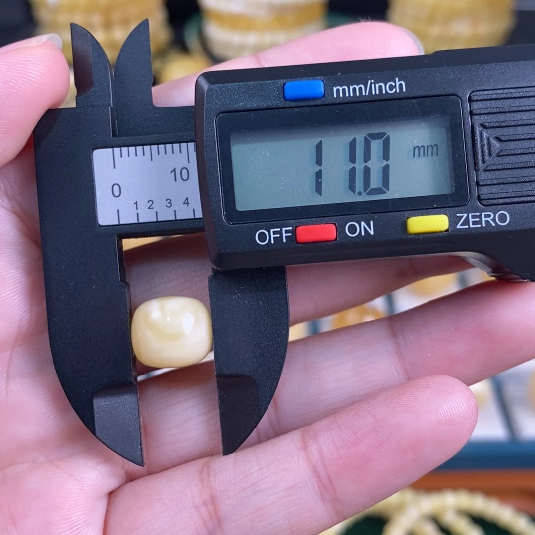 蜜蜡未镶嵌珠宝奇石