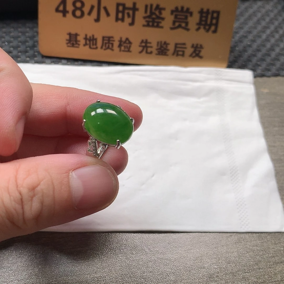颈饰未镶嵌和田玉戒指