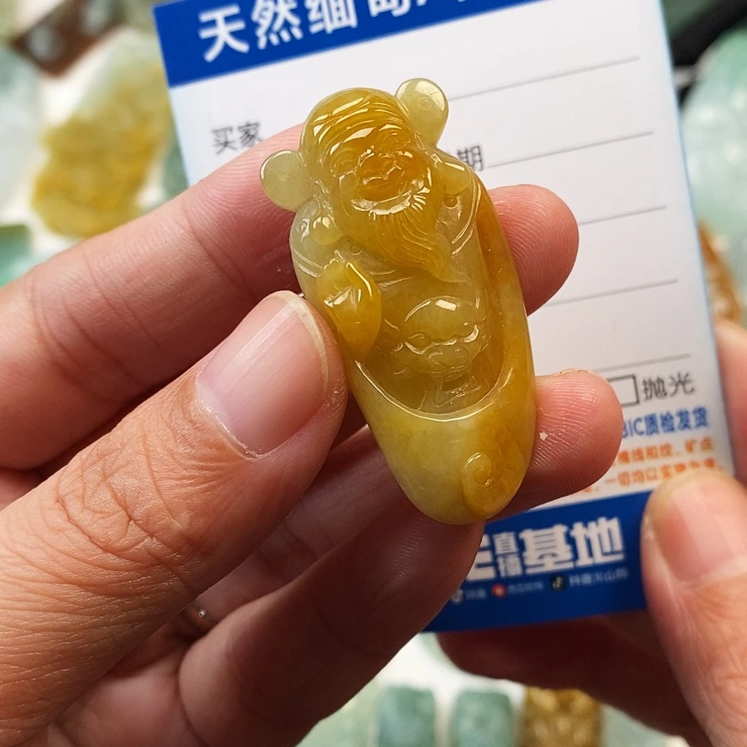 翡翠未镶嵌颈饰财神