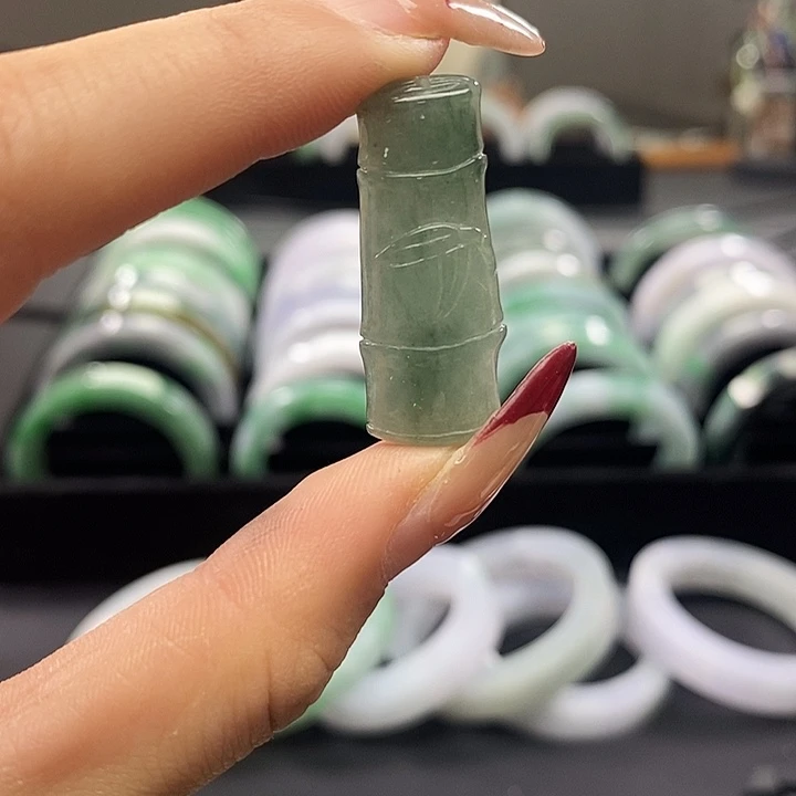 翡翠未镶嵌颈饰8888888899