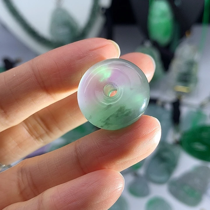 翡翠未镶嵌吊坠(赠链)