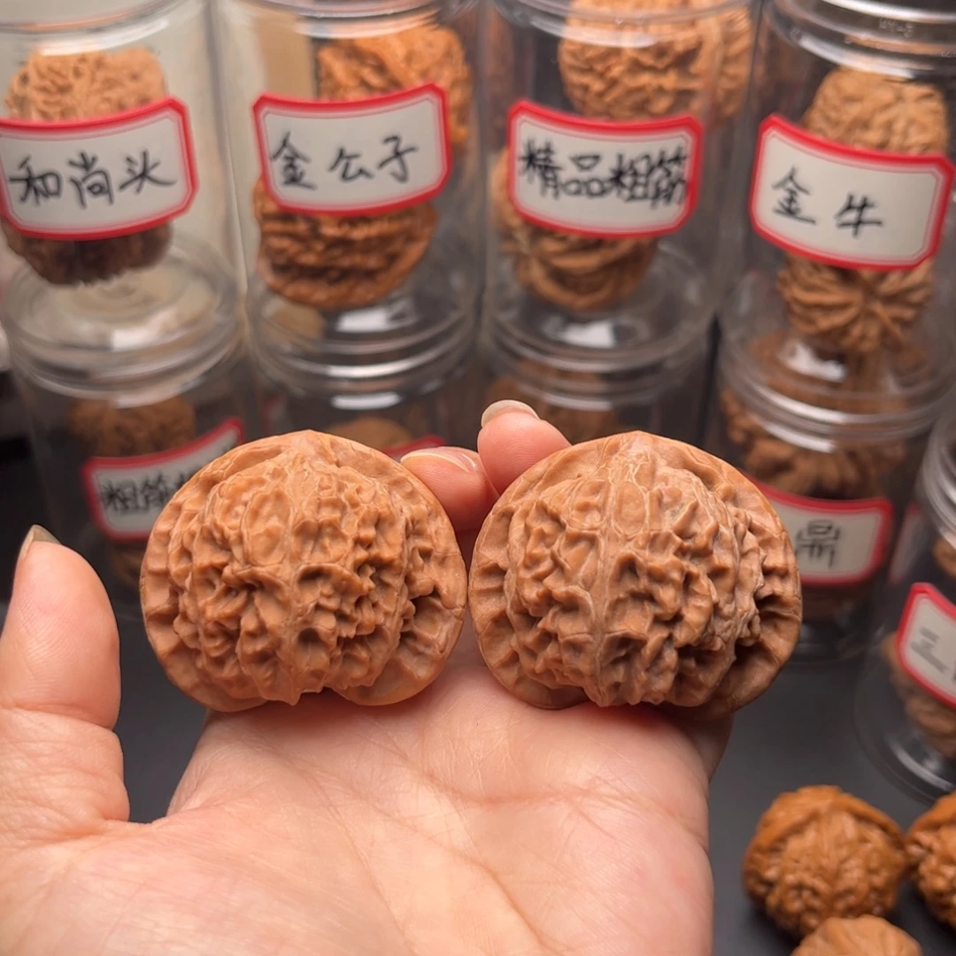 文玩核桃把件46老树桃心宫灯