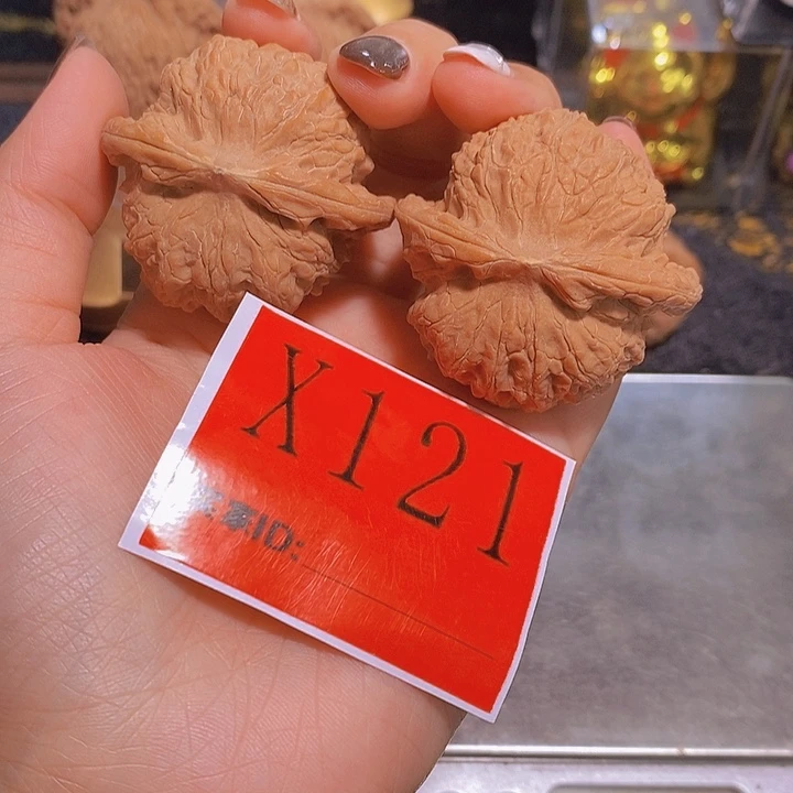 文玩核桃吊坠血麒麟46