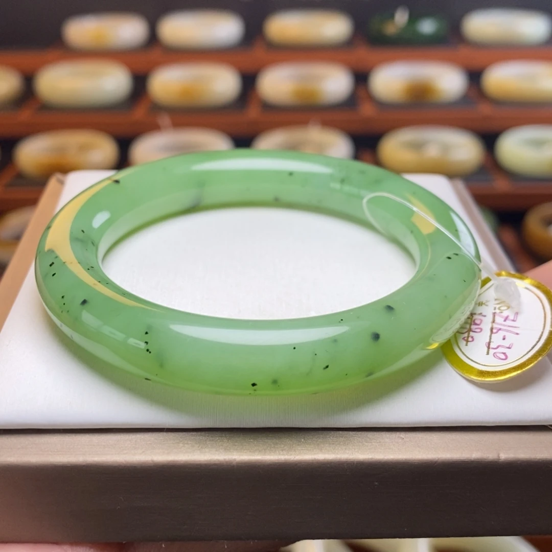 和田玉未镶嵌手镯54圈