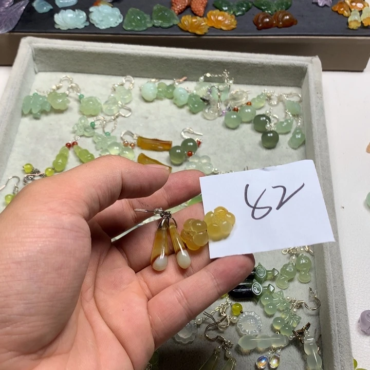 彩***云合金蛇纹石玉耳钉
