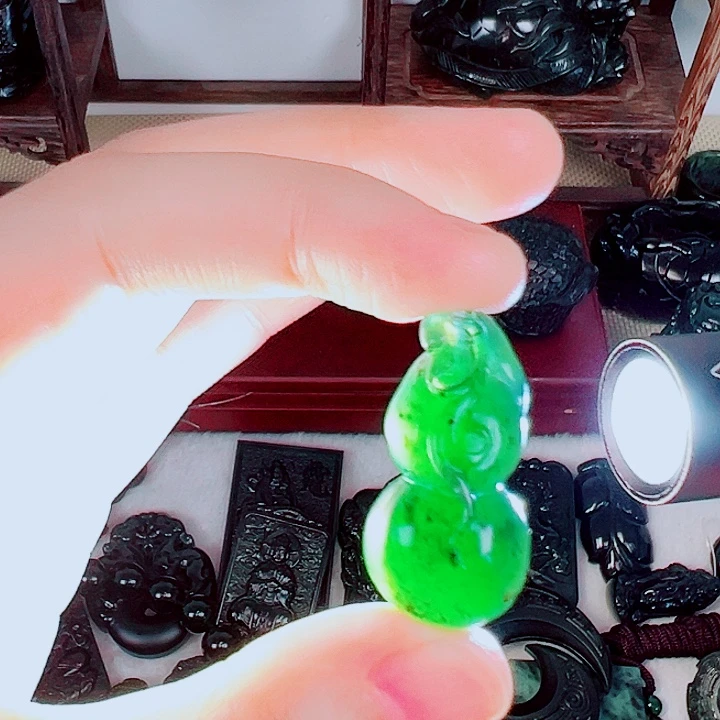未镶嵌蛇纹石玉颈饰