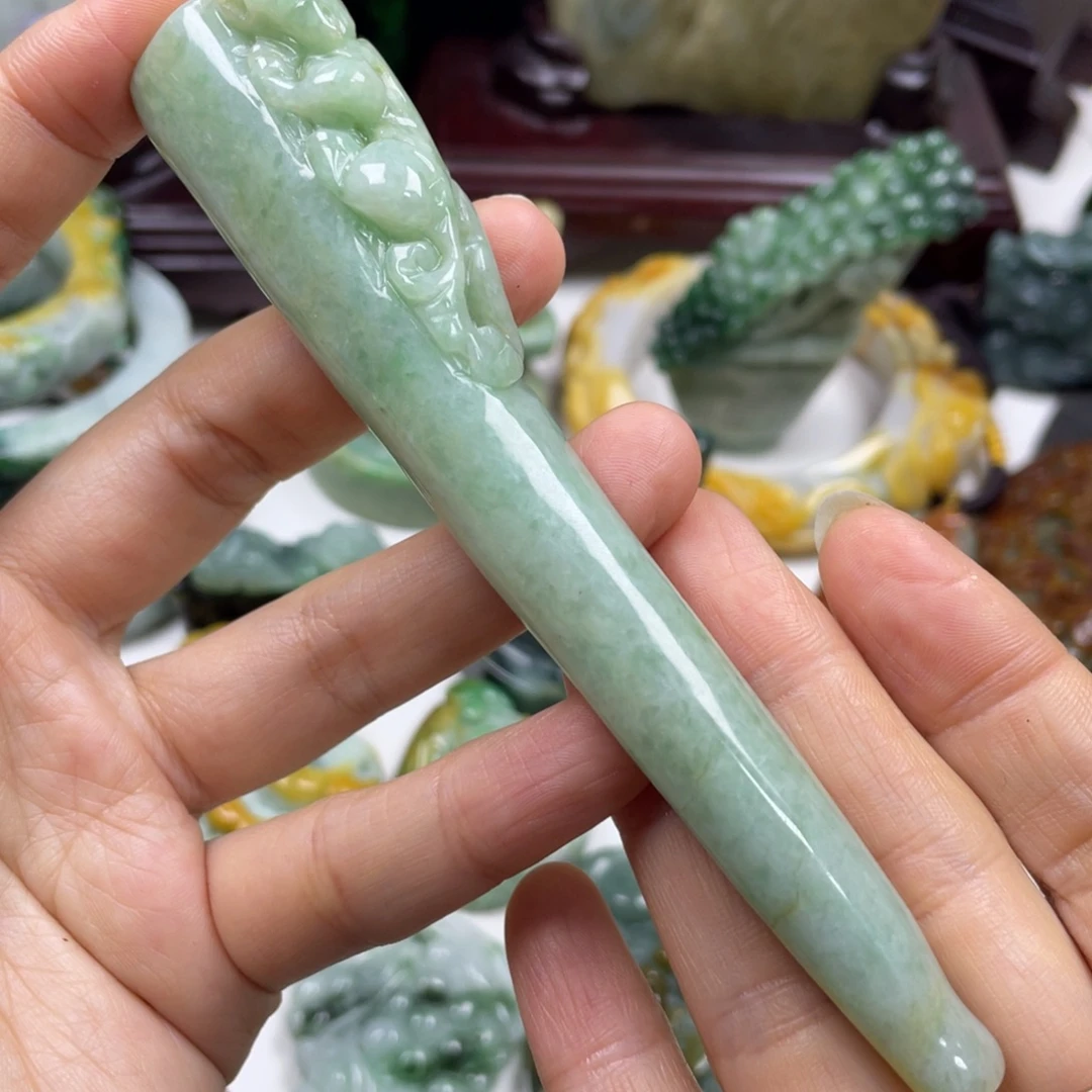 阿****翡翠未镶嵌颈饰牌子