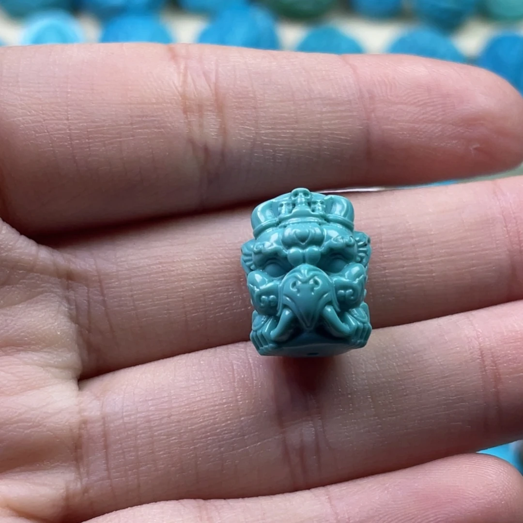 绿松石未镶嵌天然原矿绿松石雕件