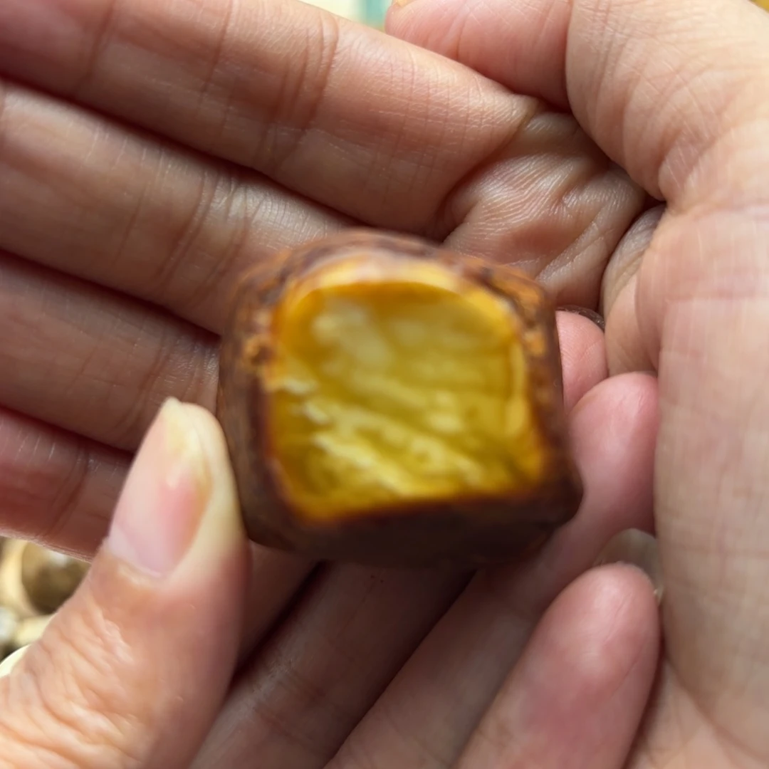 定制琥珀未镶嵌是*琥珀