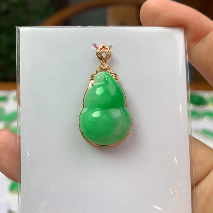 翡翠18K金镶嵌颈饰翡翠吊坠