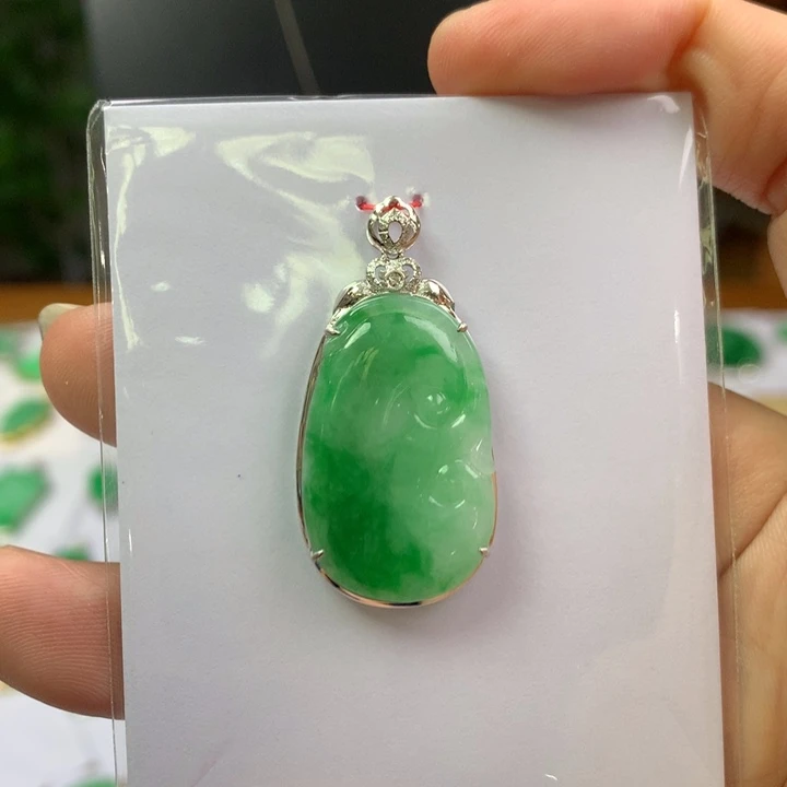 颈饰18K金镶嵌翡翠翡翠吊坠